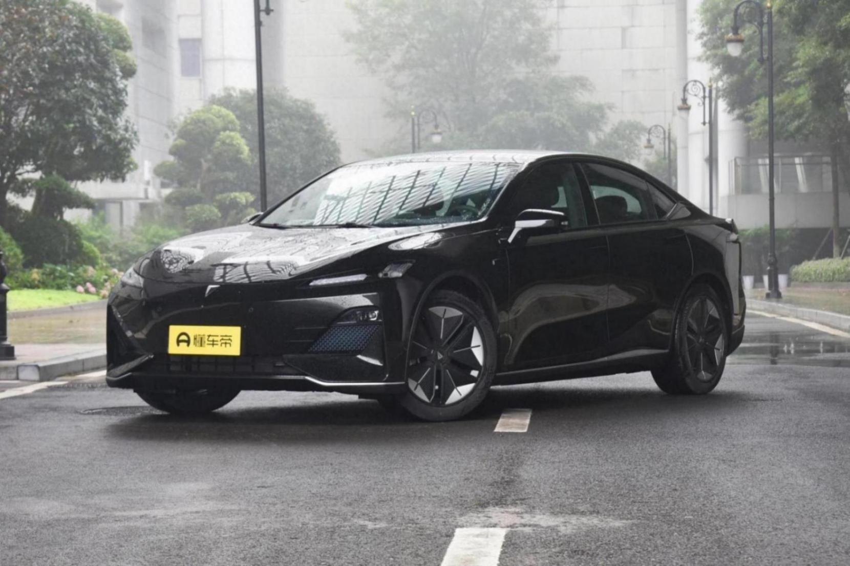 限时14.69万起,纯电中型车,无框门 大尾厢,深蓝sl03新款上市