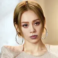 宁静看纪凌尘演戏笑了
