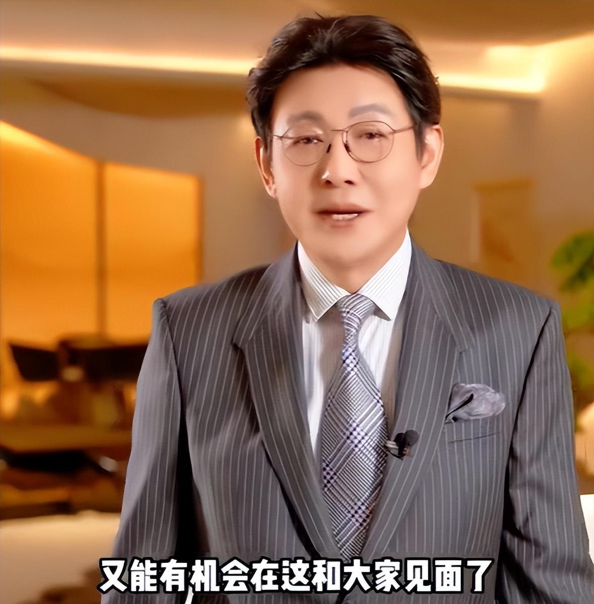 前央视名嘴程前复出 与倪萍同框