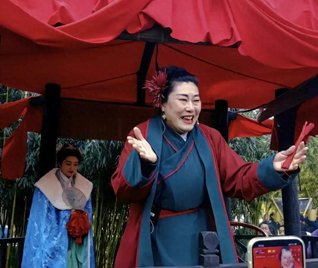 已婚男子找王婆说媒 妻子:将离婚