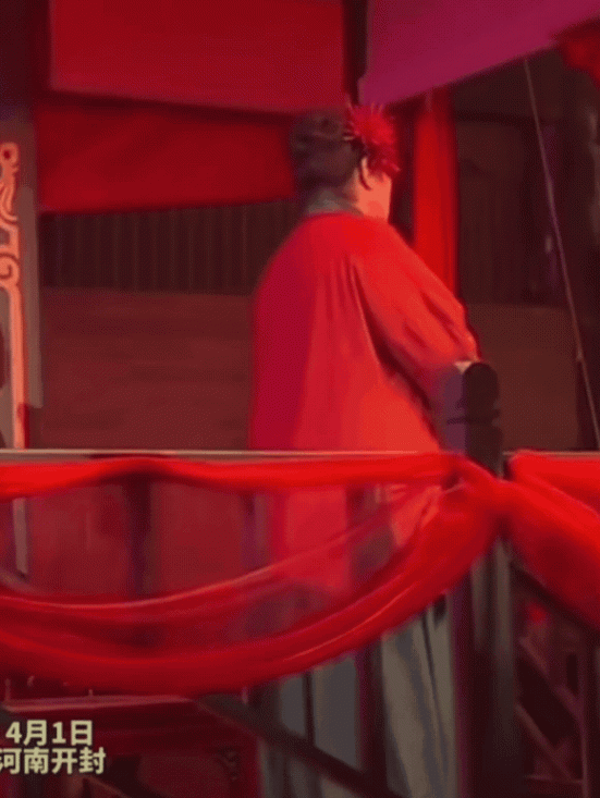 王婆的烦恼:现在上台心里有负担
