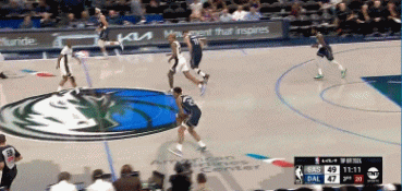 nba揭幕战:克莱爆发22 7,欧文15 3,独行侠120-109大胜马刺!