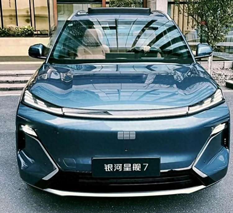 实力不输宋plus dm-i,吉利银河星舰7实车现身街头,预计12万起售