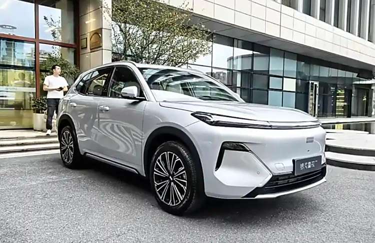实力不输宋plus dm-i,吉利银河星舰7实车现身街头,预计12万起售