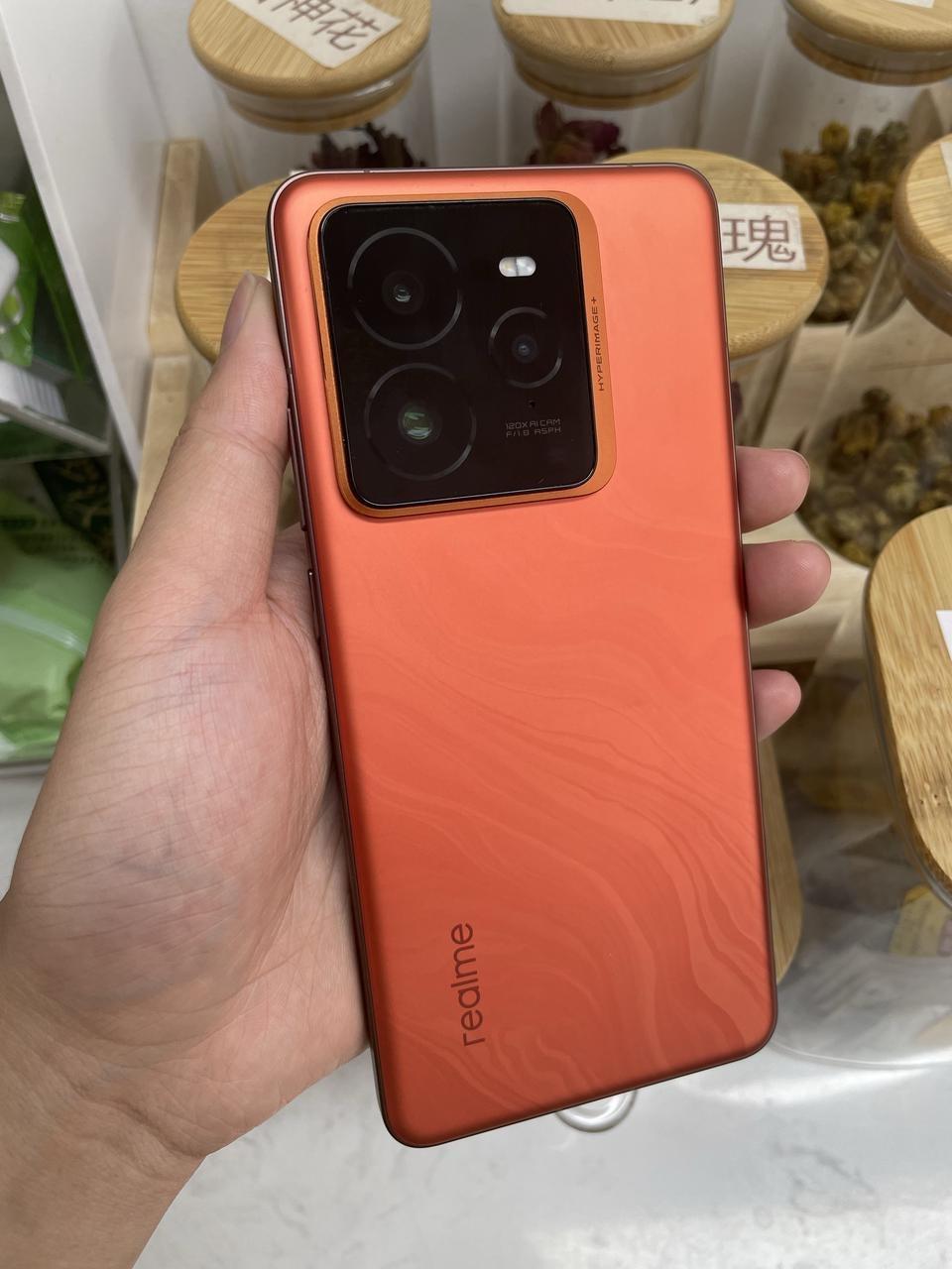 真我gt7pro发布,遮羞布掀开12 256g还不到3600!4个优点3个缺点