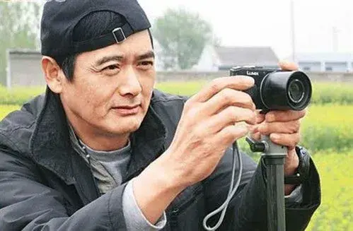 周润发:远离社交喧嚣,坚守诺基亚的纯粹